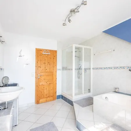 Grosse 120 Qm Fuer 6-12 Personen Mit Parkplatz Nahe Bamberg Appartement Adelsdorf
