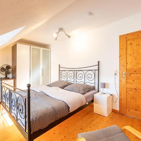 Grosse 120 Qm Ferienwohnung Fuer 6-12 Personen Mit Parkplatz Nahe Bamberg Appartement