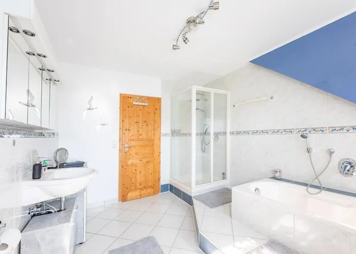 Grosse 120 Qm Ferienwohnung Fuer 6-12 Personen Mit Parkplatz Nahe Bamberg Appartement Adelsdorf
